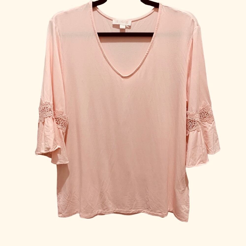 LE Rose‎ light pink top size l/xl. 3/4 ruffle sleeves. V neck - Picture 2 of 12